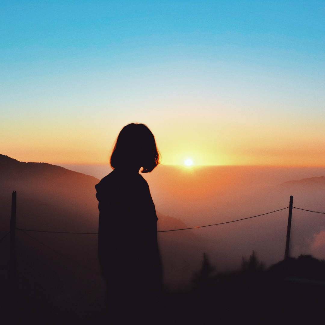 O OBSERVADOR - Quando a consciência deixa de reagir e começa a ver